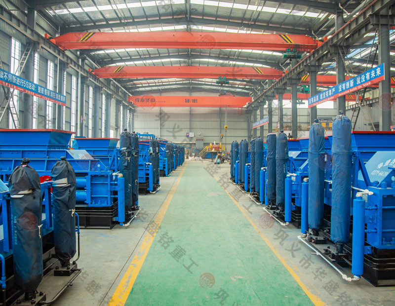 處理建筑廢料用什么設(shè)備？破碎紅磚用雙齒輥破碎機(jī)好嗎？