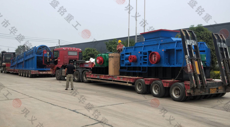 對(duì)輥破碎機(jī)+滾筒篩發(fā)貨現(xiàn)場